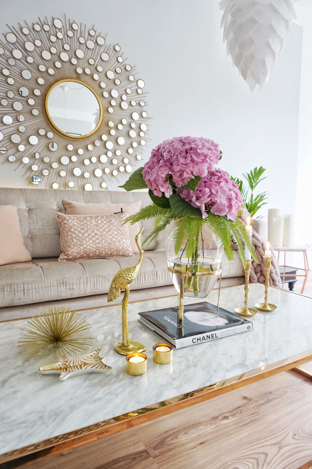 Gold,goldene Elemente im Wohnzimmer von Easyinterieur